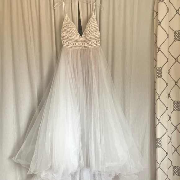 Thistle by willowby wedding dress - Picture 3 of 6